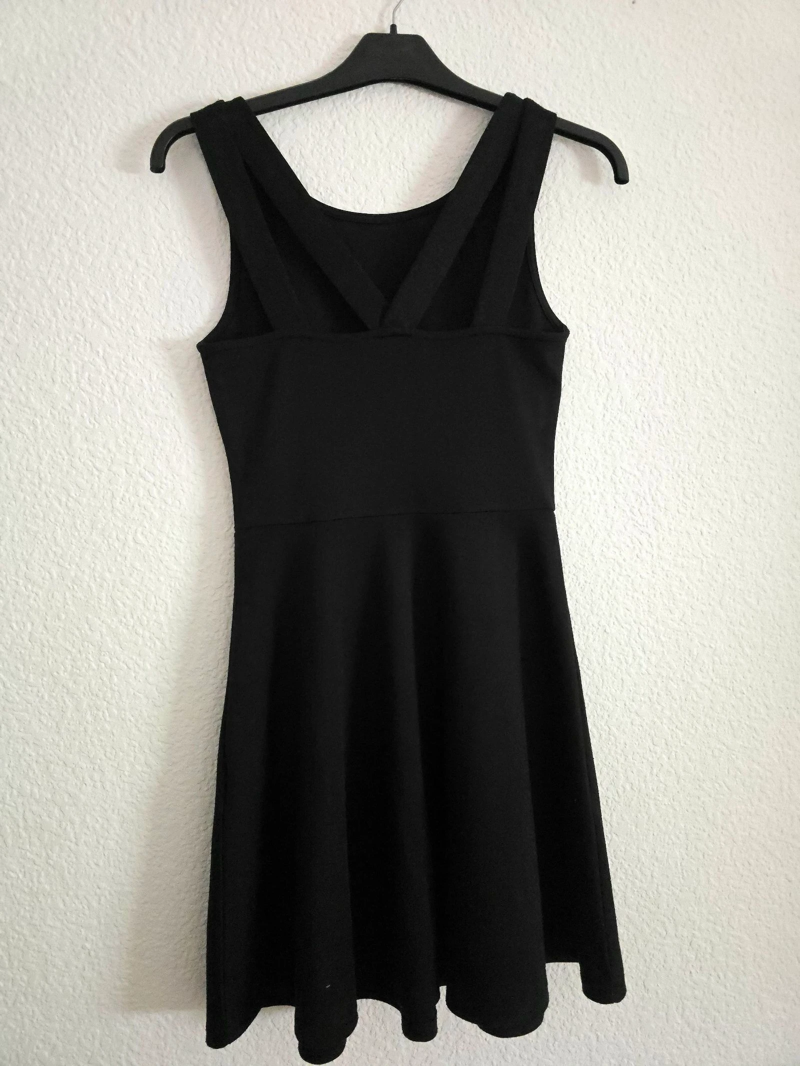 Vestido de skatista preto com costas cruzadas sem mangas Fit & Flare FB Sister New Yorker XS Vestido de skatista preto com costas cruzadas sem mangas Fit & Flare FB Sister New Yorker XS – photo 3